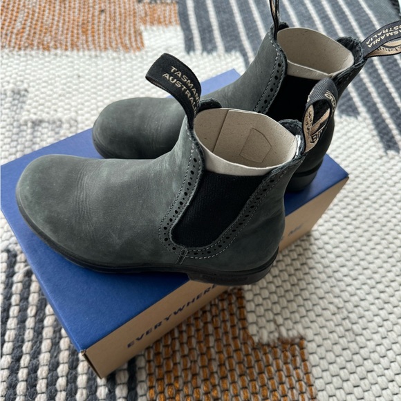 ❗️SOLD❗️Like New - Blundstone 1630 Women’s Original High Top Boots, Rustic Black - Picture 2 of 10